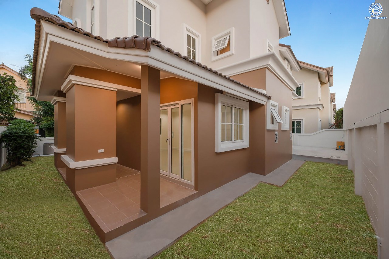 บ้านมือสองตกแต่งใหม่ โครงการ นราวดี  วงแหวน-พระราม5 เนื้อที่กว้าง 58.5 ตร.ว. พื้นที่ใช้สอย 157.3 ตร.ม. ฟังก์ชัน 4  ห้องนอน (ห้องนอนชั้นล่าง 1 ห้อง) 4 ห้องน้ำ 2 ที่จอดรถ บนทำเลติดถนนนครอินทร์ เดินทางง่าย เชื่อมต่อถนนกาญจนาภิเษก, ถนนนครอินทร์, ถนนราชพฤกษ์, ถนนพระราม5 ใกล้จุดขึ้นทางด่วน "ศรีรัช"